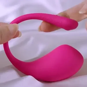 Trứng rung tình yêu Lovense Lush 3 EG34C kết nối Bluetooth, điều khiển qua app, rung mạnh mẽ, thiết kế ôm sát điểm G, chất liệu silicone an toàn.